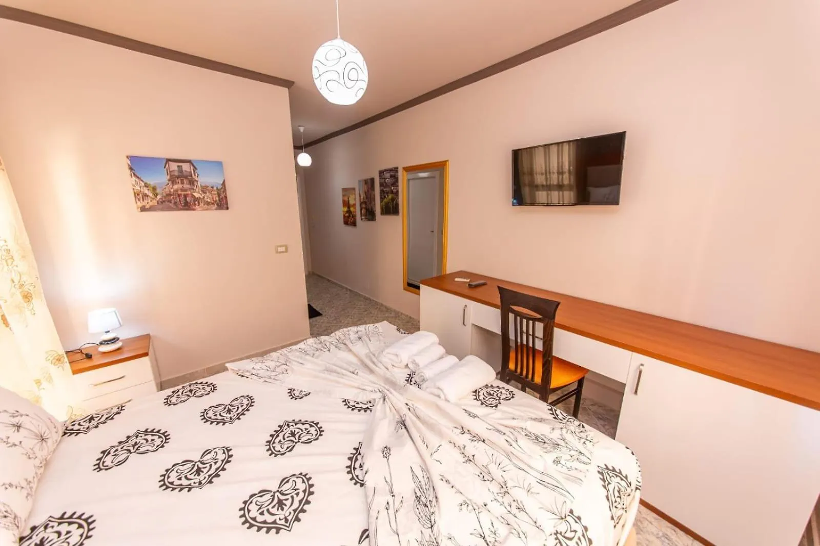 Flores Hotel Durrës