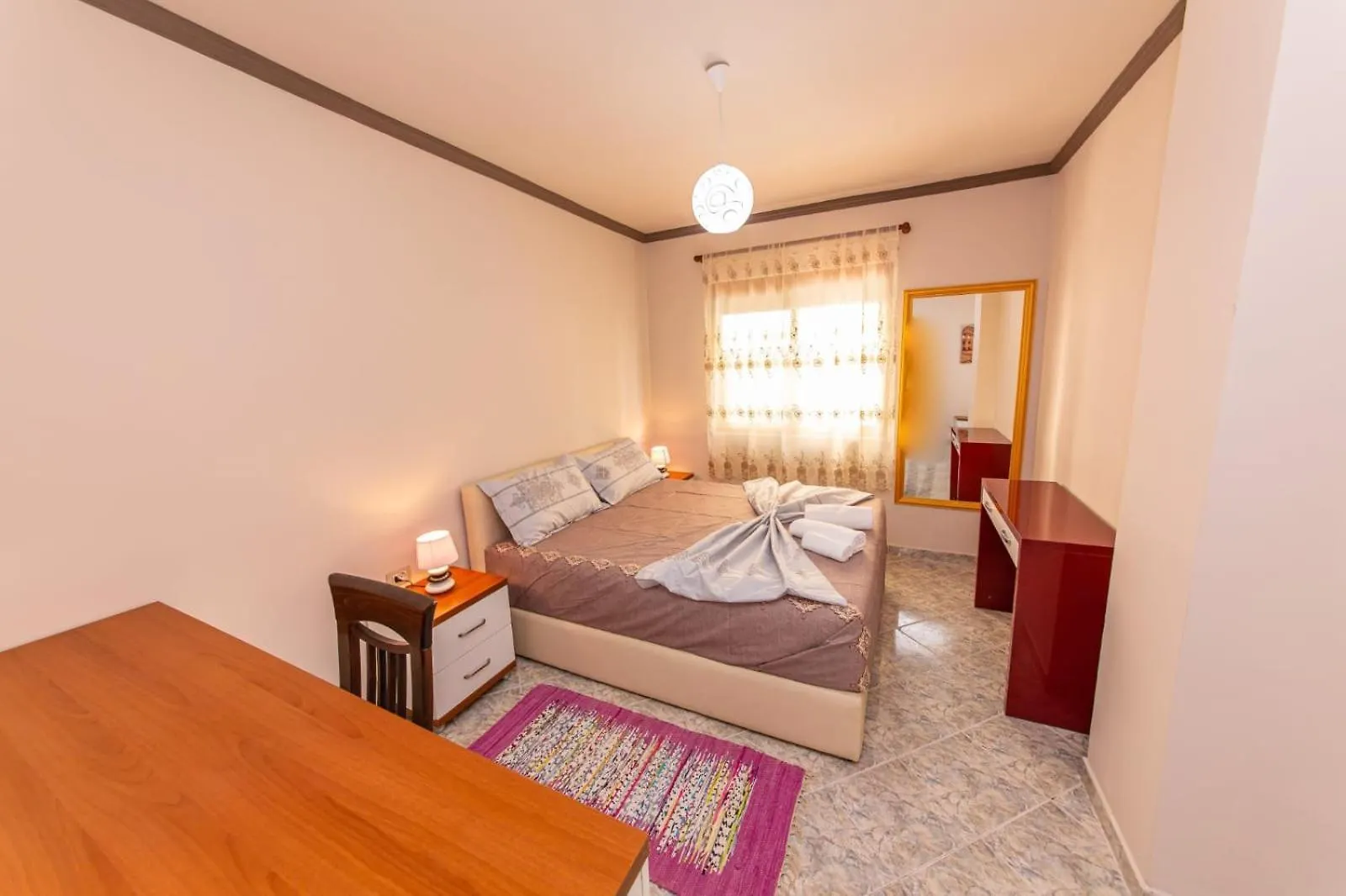 Flores Hotel Durres