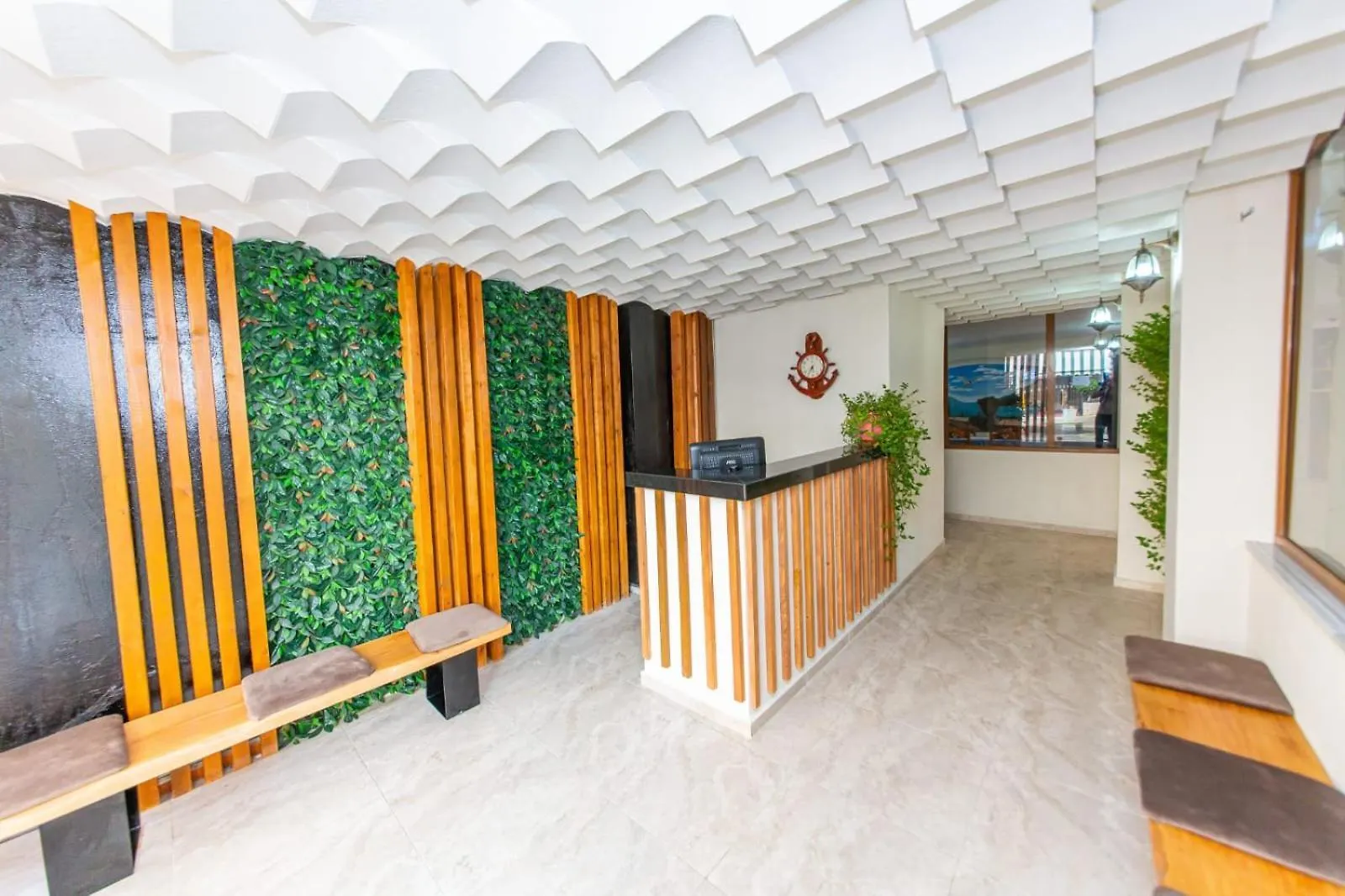 Flores Hotel Durres