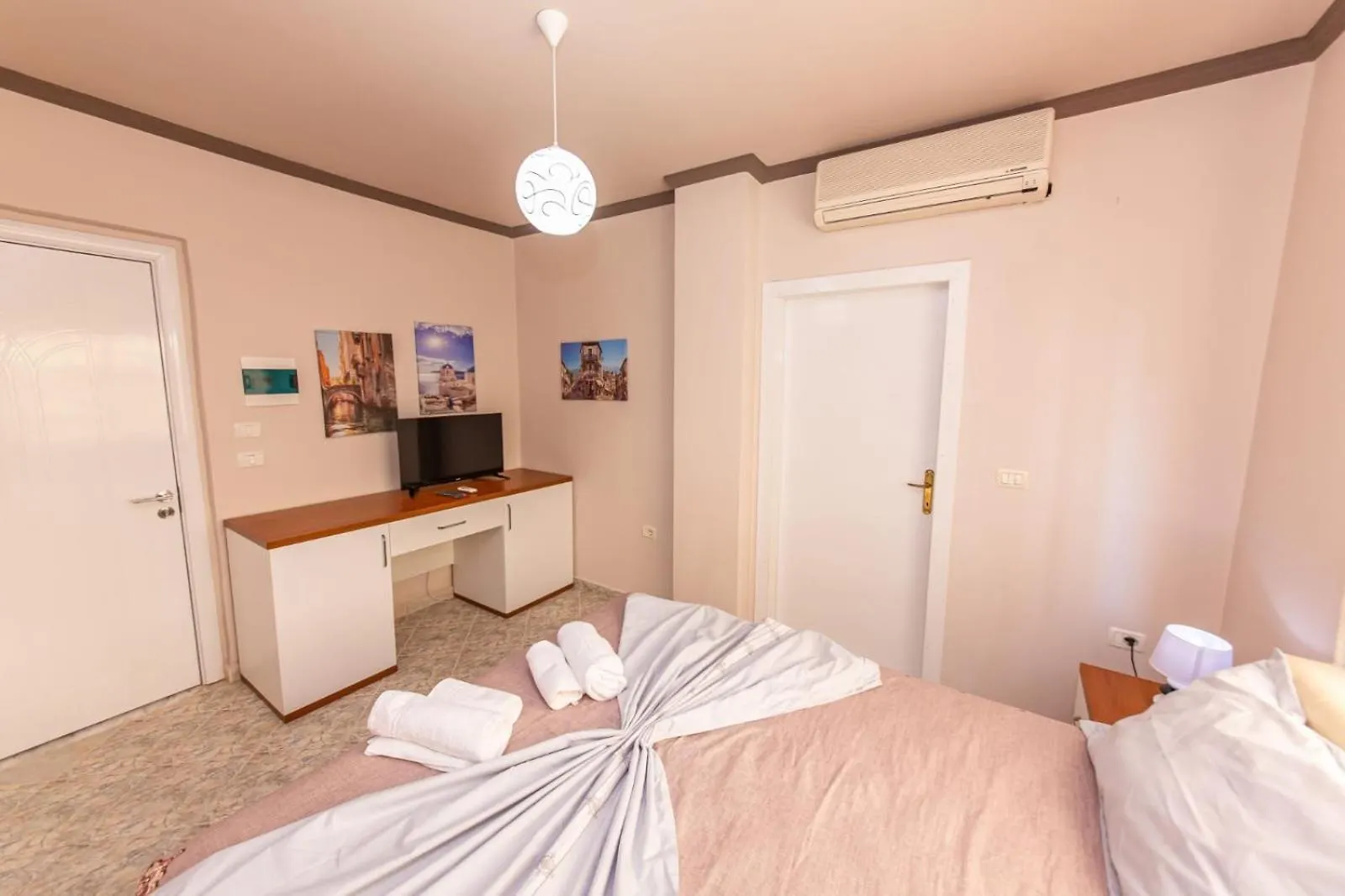Flores Hotel Durres Albania