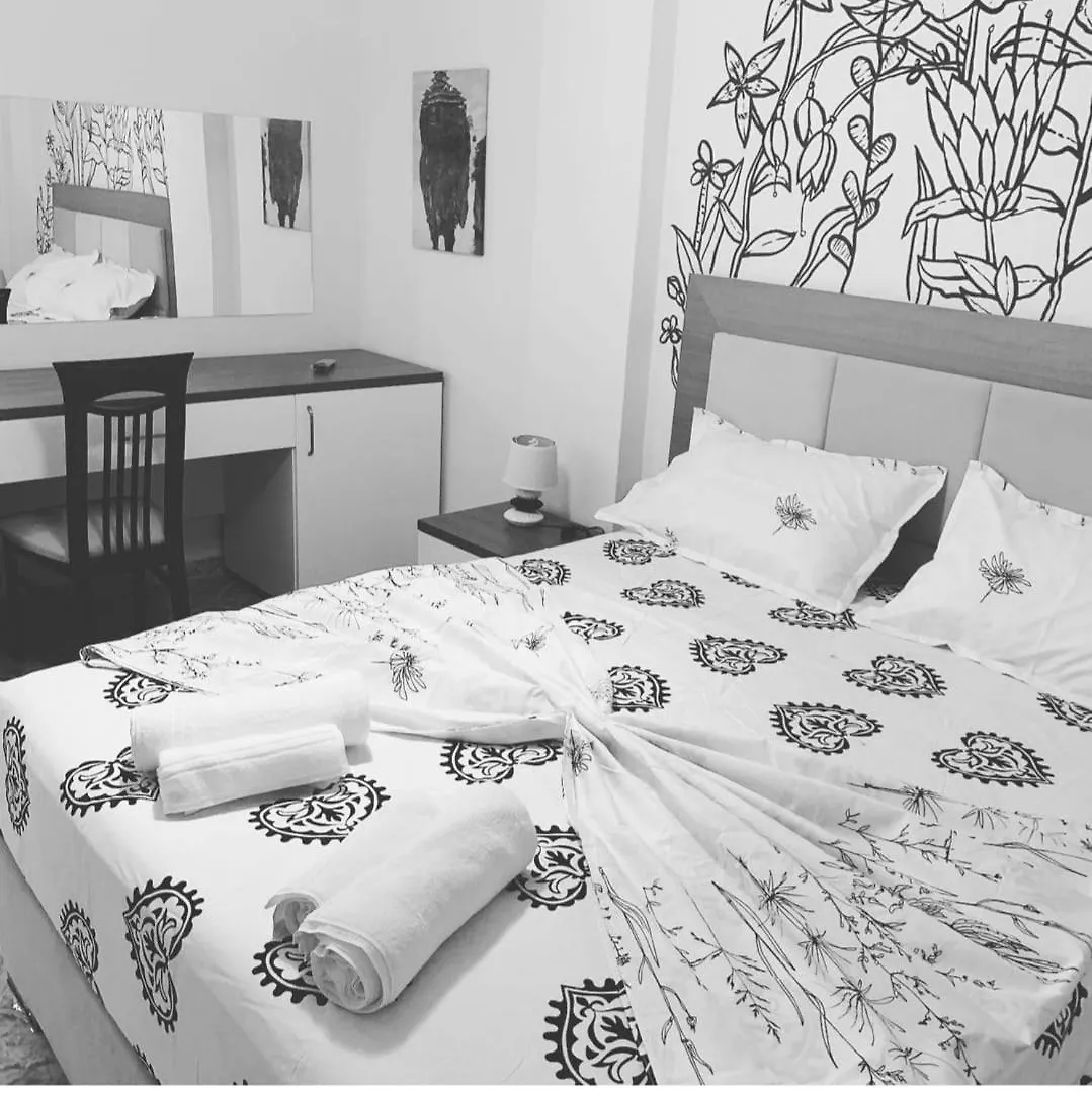 Flores Hotel Durres