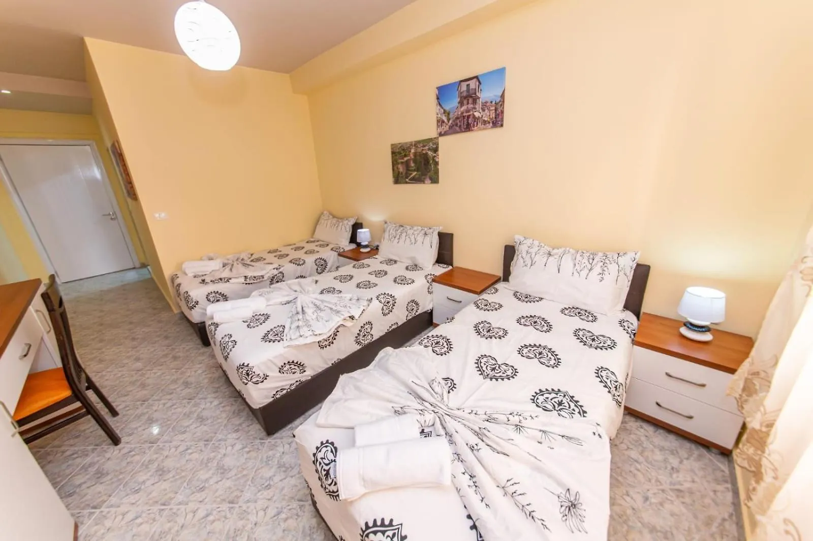 Flores Hotel Durrës